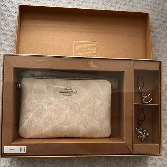 COACH NWT, NIB, gorgeous boxed corner zip wristlet in coated canvas & leather. - Picture 1 of 14